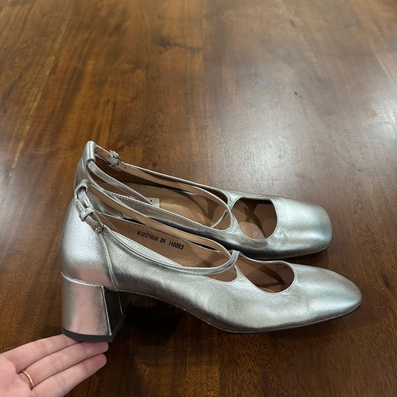 Anthropologie Bibi Lou Cardiff Twist-Strap Leather Mary Jane Heels Silver Sz 40 - Picture 2 of 12